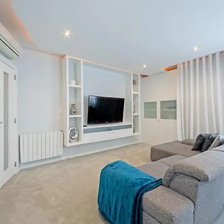 Lägenhet Urbanizacao Casas Do Lago, Serra De Carnaxide Amadora